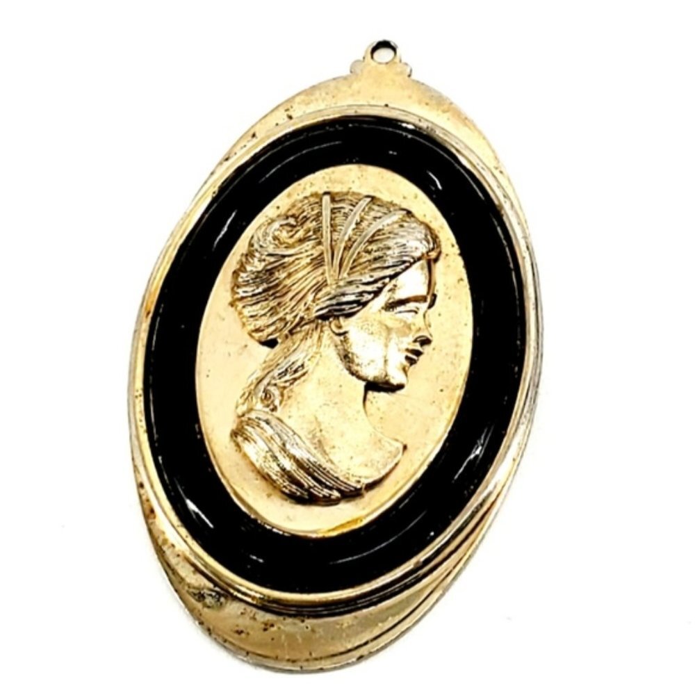 Avon Vintage 1975 Victoria Cameo/Silhouette Gold Tone & Black Oval Frame Pendant